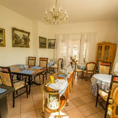 Haus Waldwiese Bed and Breakfast *